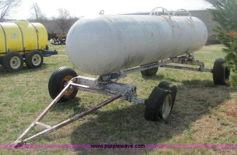 image for item 6994 1,000 gallon portable propane tank