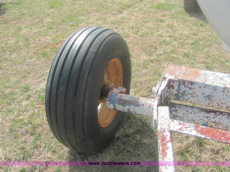 image for item 6994 1,000 gallon portable propane tank