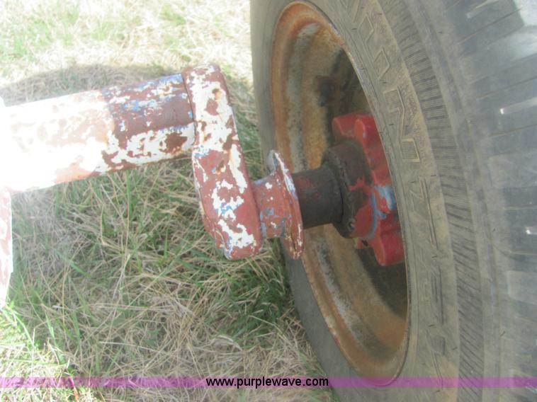 image for item 6994 1,000 gallon portable propane tank