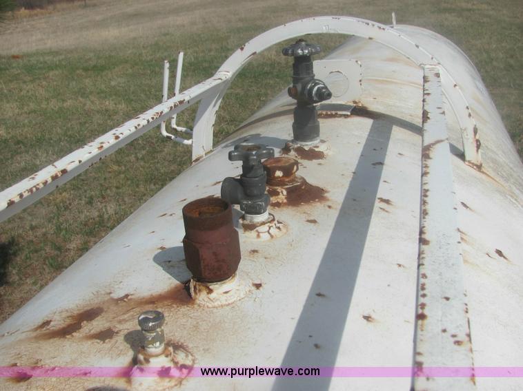 image for item 6994 1,000 gallon portable propane tank