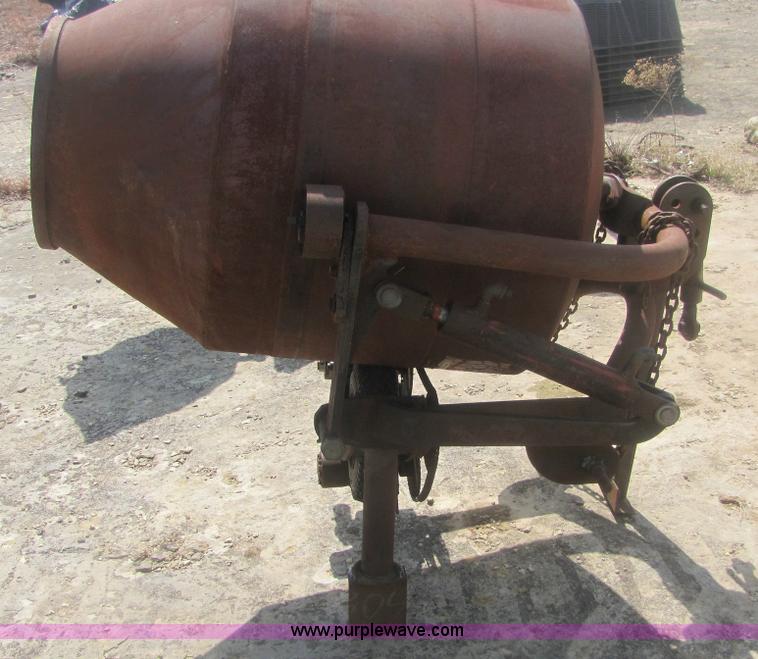 image for item 7003 Cement mixer
