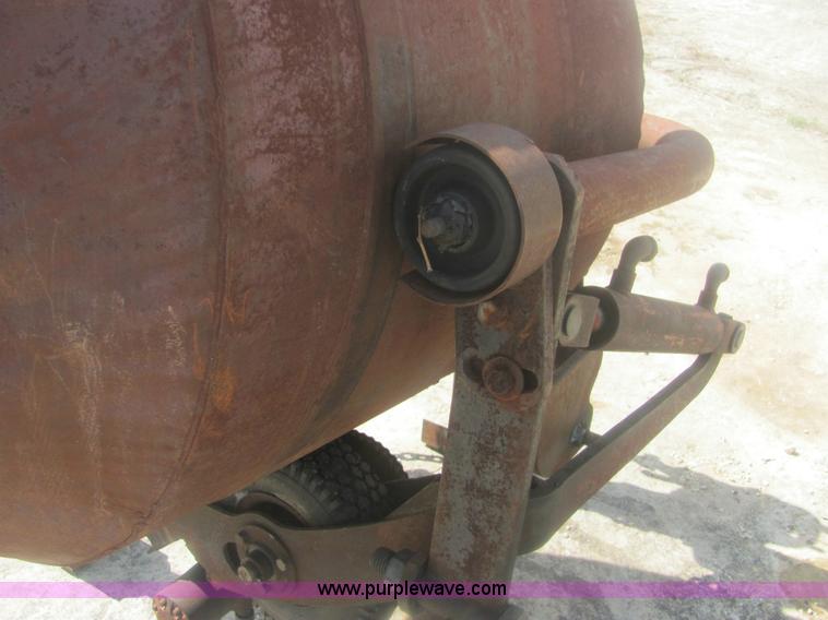 image for item 7003 Cement mixer