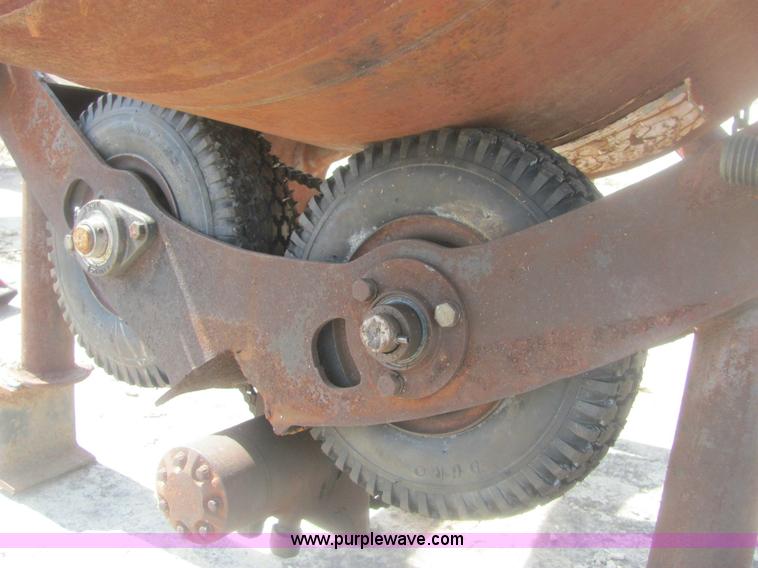 image for item 7003 Cement mixer