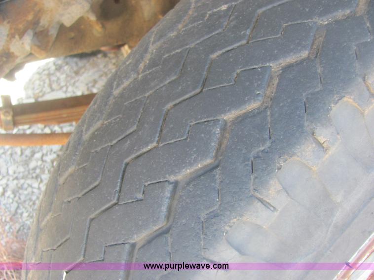 image for item 7005 1985 Ford F600 cab and chassis