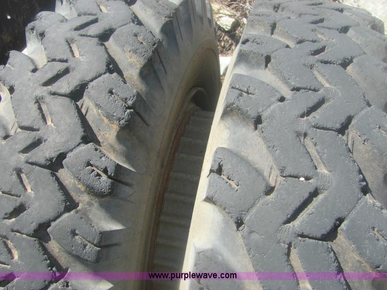 image for item 7005 1985 Ford F600 cab and chassis