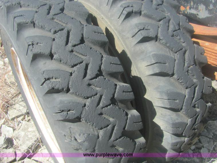 image for item 7005 1985 Ford F600 cab and chassis