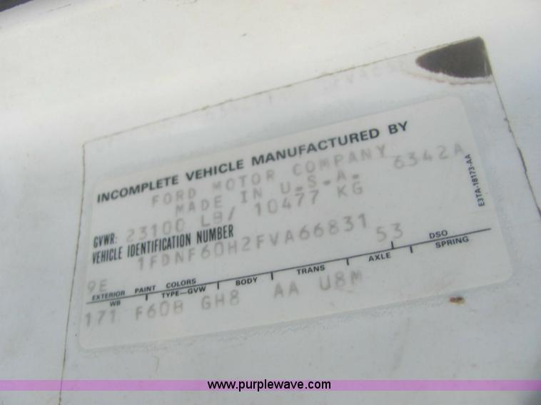 image for item 7005 1985 Ford F600 cab and chassis