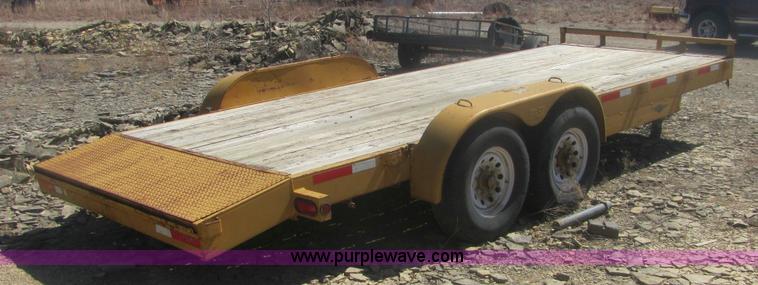 image for item 7006 2001 H & H 20' trailer