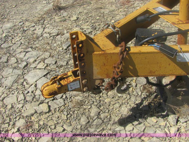 image for item 7006 2001 H & H 20' trailer