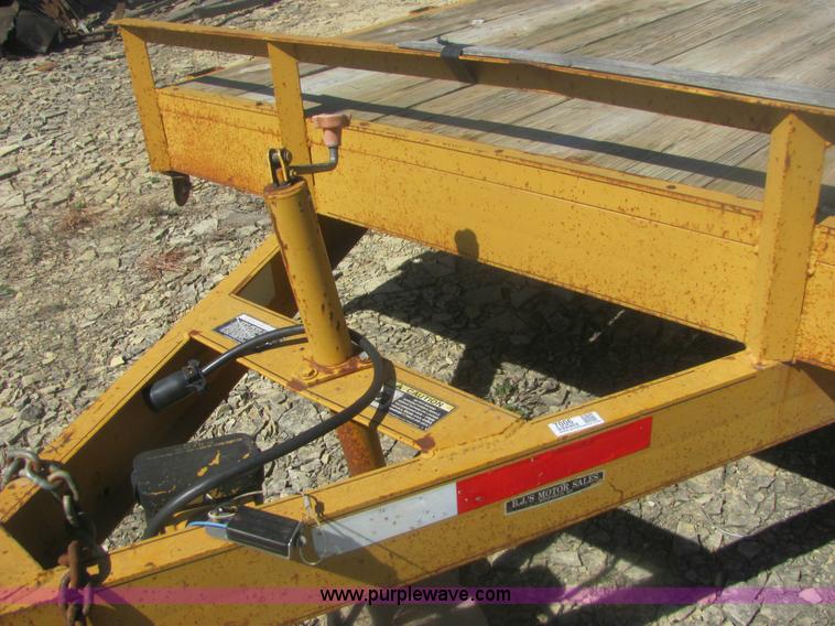 image for item 7006 2001 H & H 20' trailer