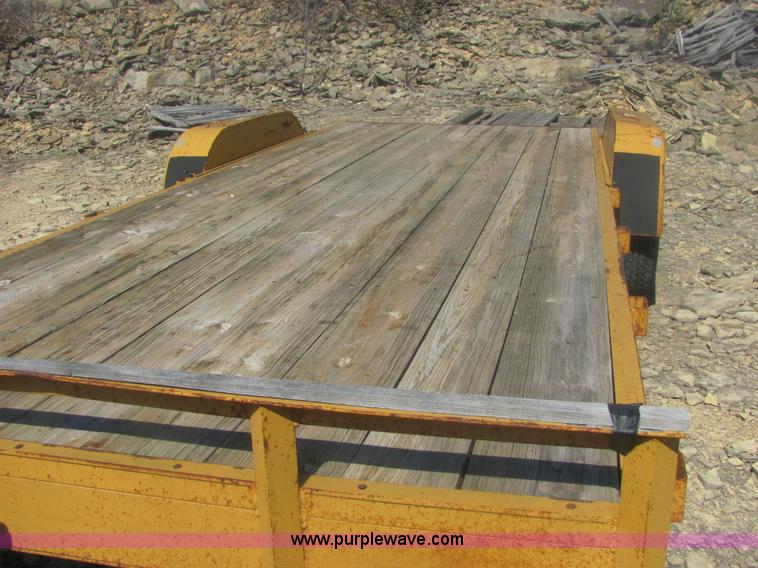 image for item 7006 2001 H & H 20' trailer