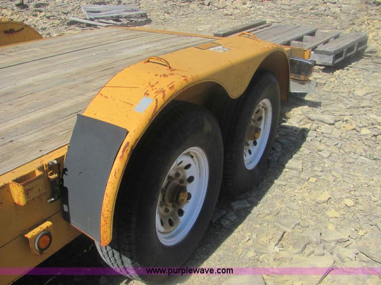 image for item 7006 2001 H & H 20' trailer