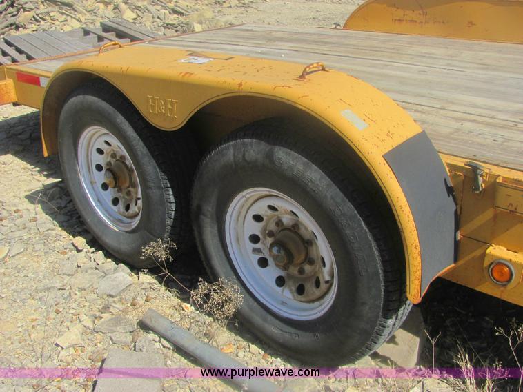 image for item 7006 2001 H & H 20' trailer