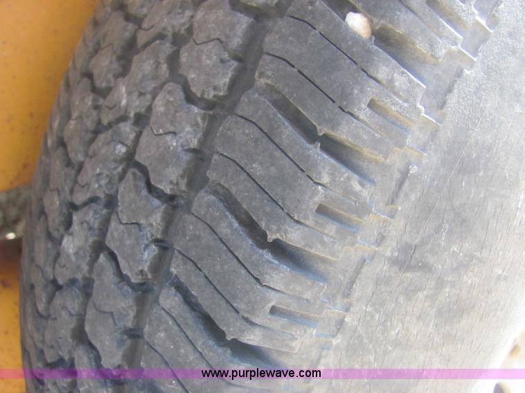 image for item 7006 2001 H & H 20' trailer