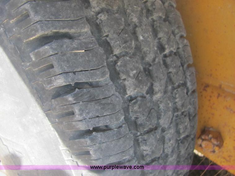 image for item 7006 2001 H & H 20' trailer