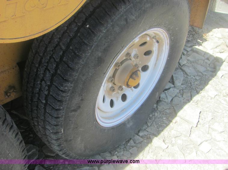 image for item 7006 2001 H & H 20' trailer