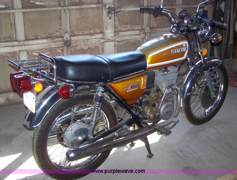 image for item 7309 1975 Suzuki 185 motorcycle