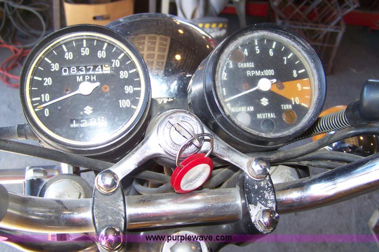 image for item 7309 1975 Suzuki 185 motorcycle