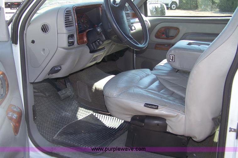 image for item 7322 1996 GMC pickup