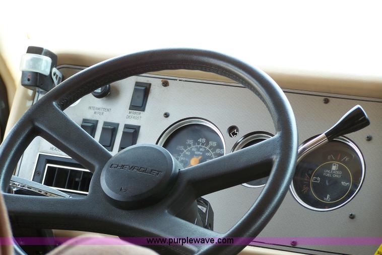 image for item 7336 1990 Kountry Star 37' motor home