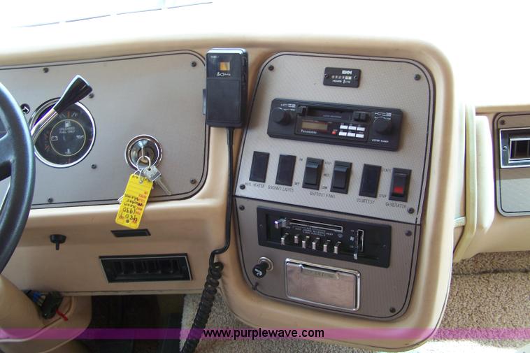 image for item 7336 1990 Kountry Star 37' motor home