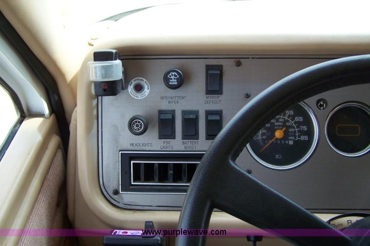 image for item 7336 1990 Kountry Star 37' motor home