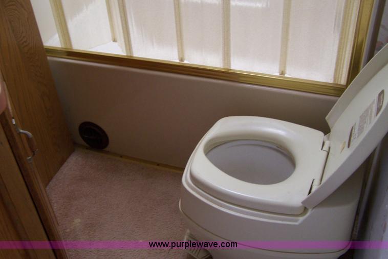 image for item 7336 1990 Kountry Star 37' motor home