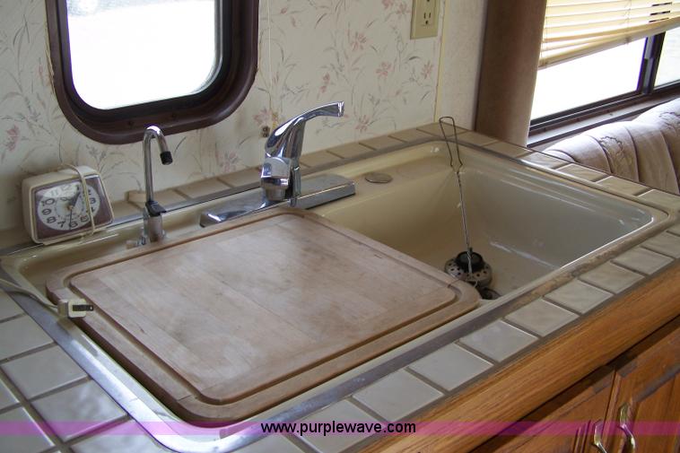 image for item 7336 1990 Kountry Star 37' motor home