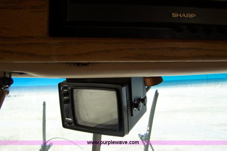 image for item 7336 1990 Kountry Star 37' motor home