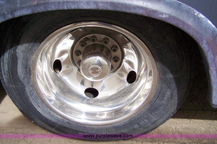 image for item 7336 1990 Kountry Star 37' motor home