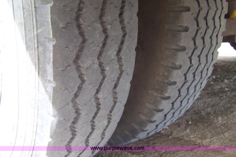 image for item 7336 1990 Kountry Star 37' motor home