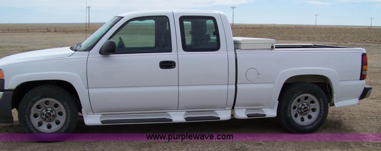 image for item 7337 2006 GMC Sierra C1500 quad cab pickup truck