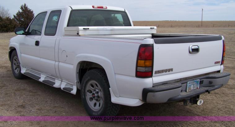 image for item 7337 2006 GMC Sierra C1500 quad cab pickup truck