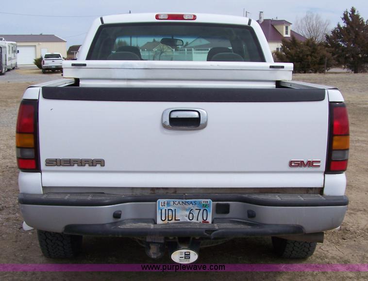 image for item 7337 2006 GMC Sierra C1500 quad cab pickup truck