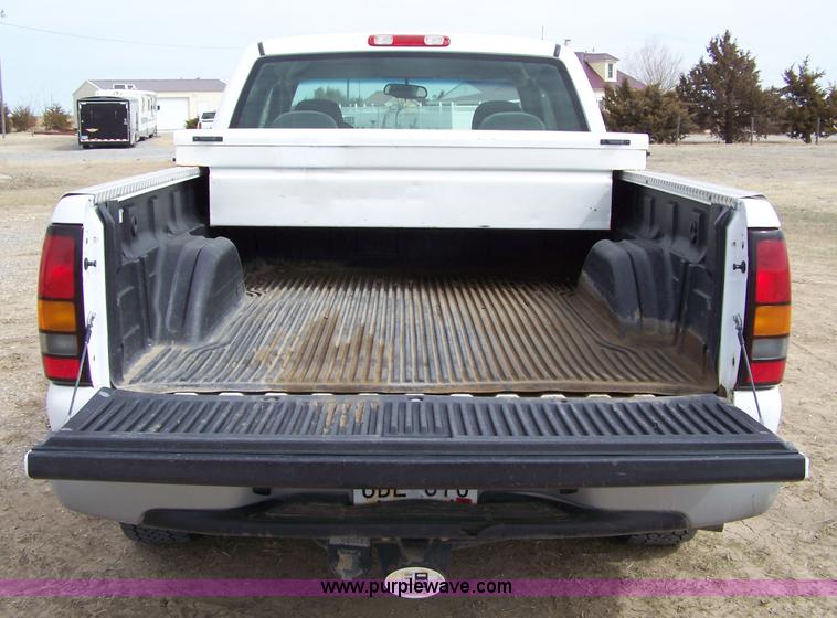 image for item 7337 2006 GMC Sierra C1500 quad cab pickup truck