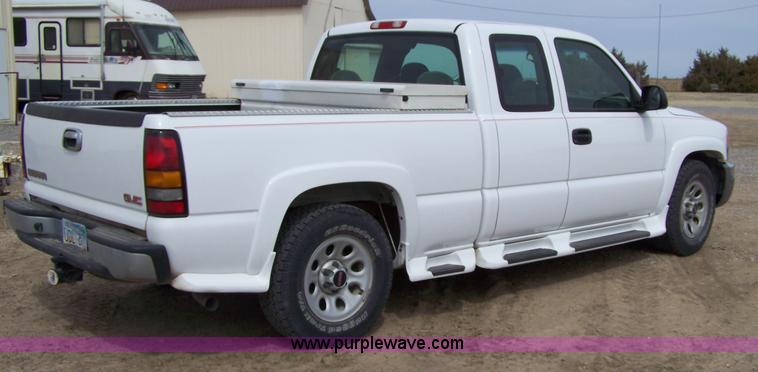 image for item 7337 2006 GMC Sierra C1500 quad cab pickup truck