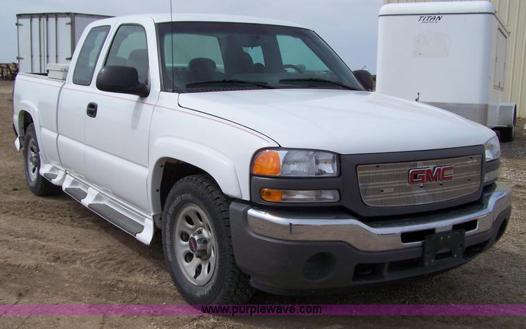 image for item 7337 2006 GMC Sierra C1500 quad cab pickup truck