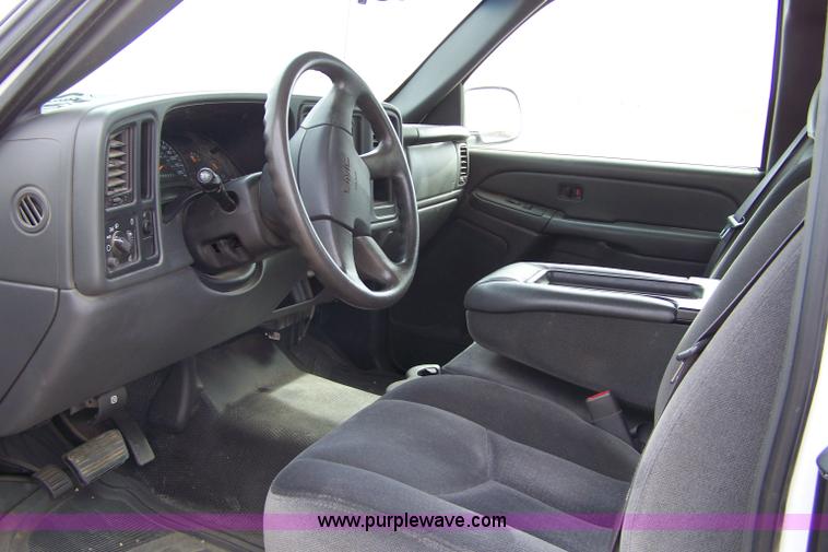 image for item 7337 2006 GMC Sierra C1500 quad cab pickup truck