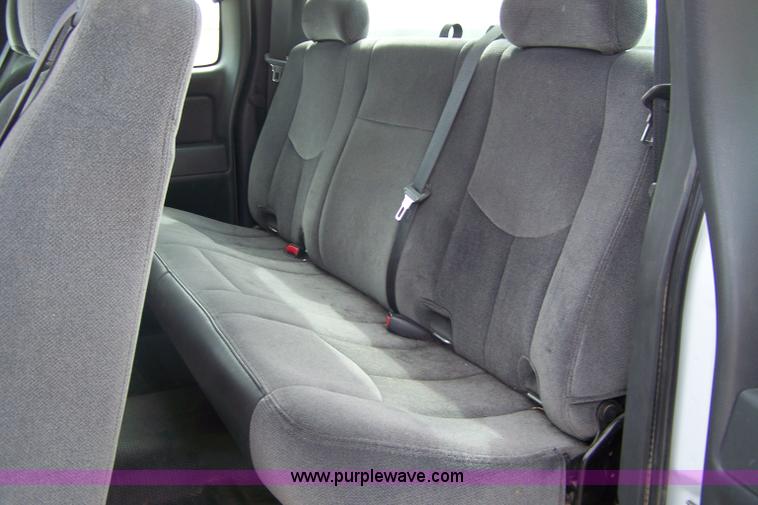 image for item 7337 2006 GMC Sierra C1500 quad cab pickup truck