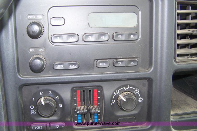 image for item 7337 2006 GMC Sierra C1500 quad cab pickup truck