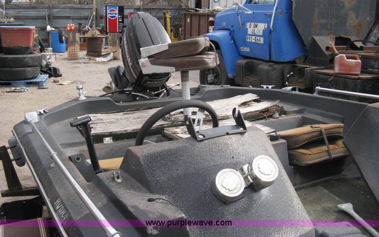image for item 8011 1982 Glasstream Hydra Bass 15V 15' fishing boat with trailer