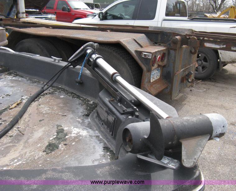 image for item 8011 1982 Glasstream Hydra Bass 15V 15' fishing boat with trailer