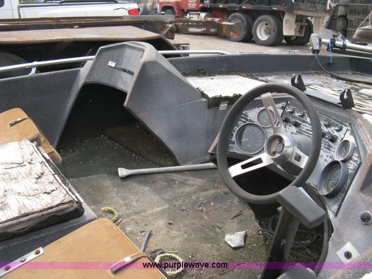 image for item 8011 1982 Glasstream Hydra Bass 15V 15' fishing boat with trailer