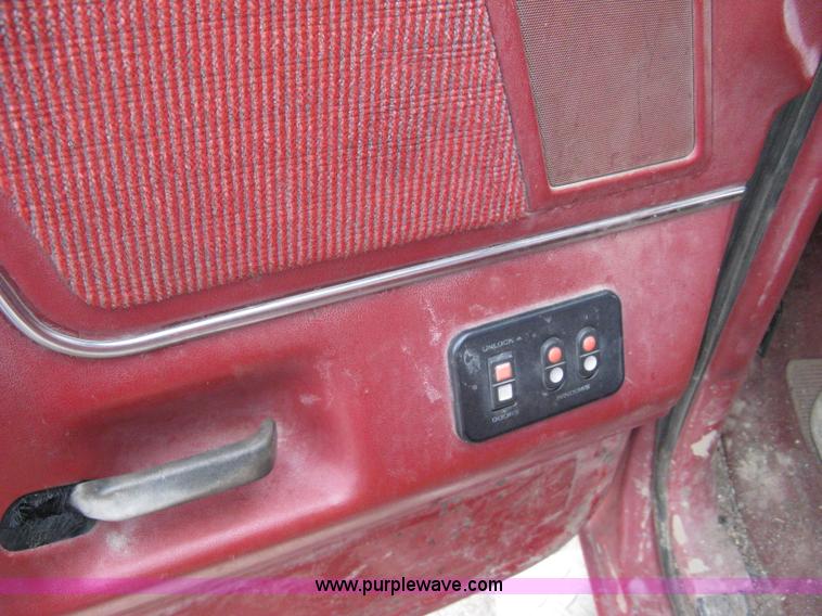 image for item 8012 1991 Ford F350 Custom XLT Lariat four-door flatbed dually pickup