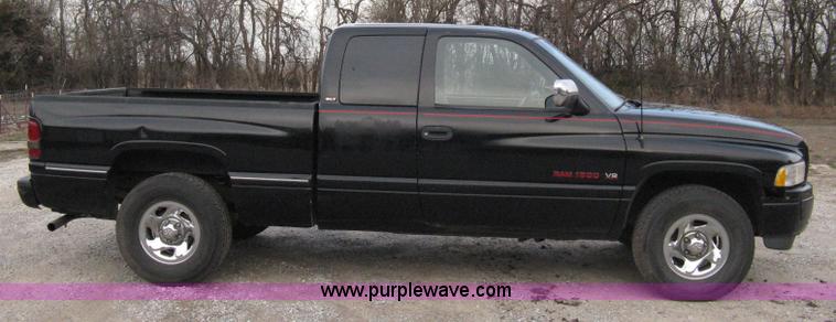 image for item 8084 1996 Dodge Ram 1500 Laramie SLT extended cab pickup truck