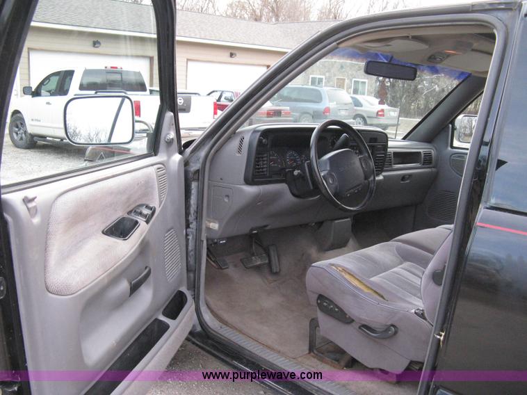 image for item 8084 1996 Dodge Ram 1500 Laramie SLT extended cab pickup truck