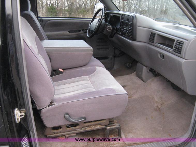 image for item 8084 1996 Dodge Ram 1500 Laramie SLT extended cab pickup truck