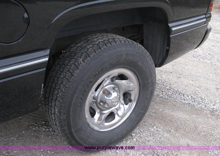 image for item 8084 1996 Dodge Ram 1500 Laramie SLT extended cab pickup truck