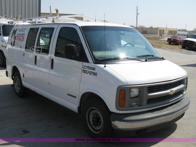 image for item 8090 1999 Chevrolet G2500 Express service van