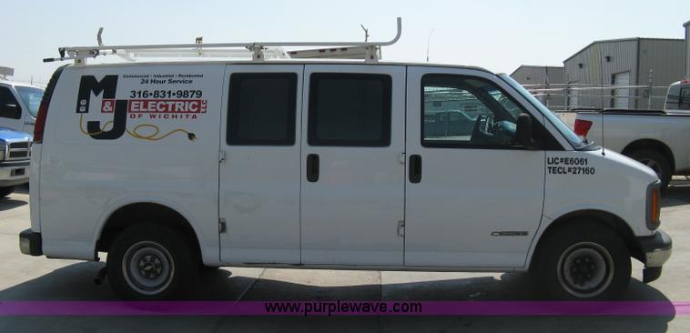 image for item 8090 1999 Chevrolet G2500 Express service van